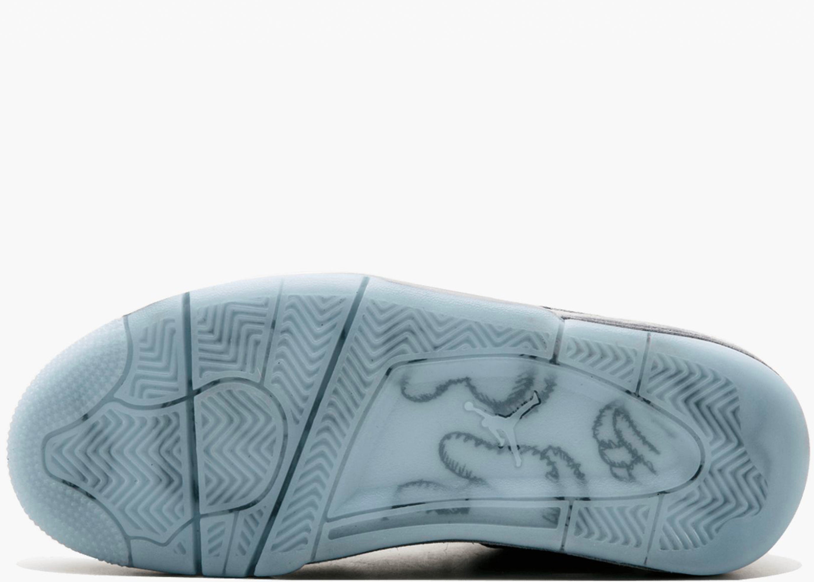 NIKE JORDAN 4 RETRO X KAWS 930155-003 HYPE CLOTHINGA LIMITED EDITION