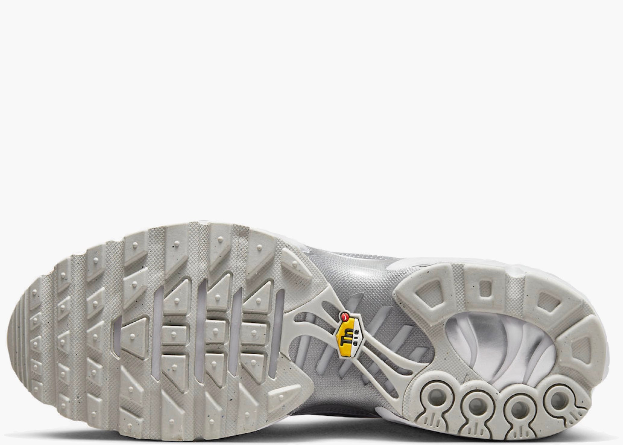 Nike Air Max Plus TN Metallic Silver FJ1012-095 Hype Clothinga Limited Edition