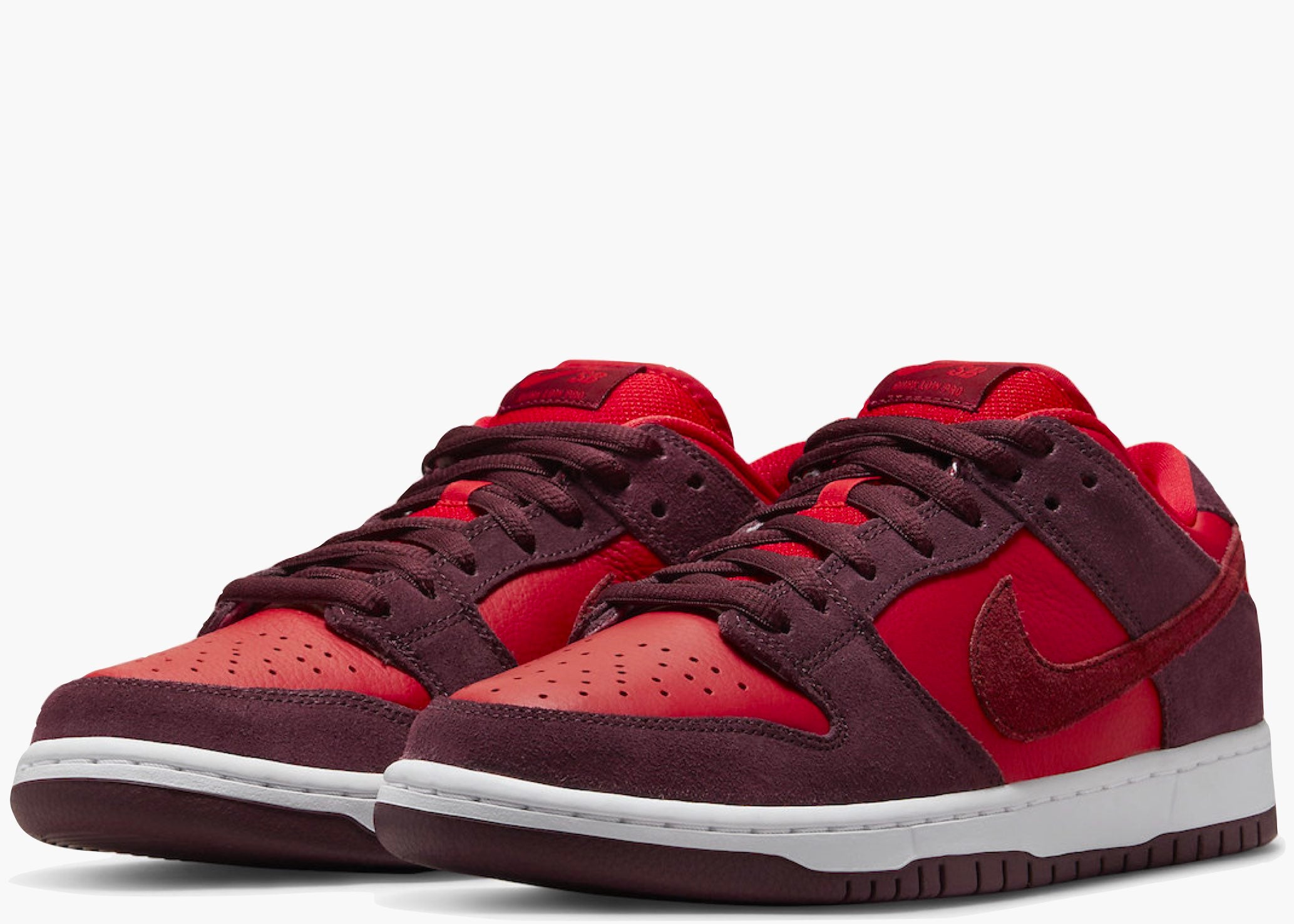 Nike SB Dunk Low
Cherry Hype Clothinga Limited Edition