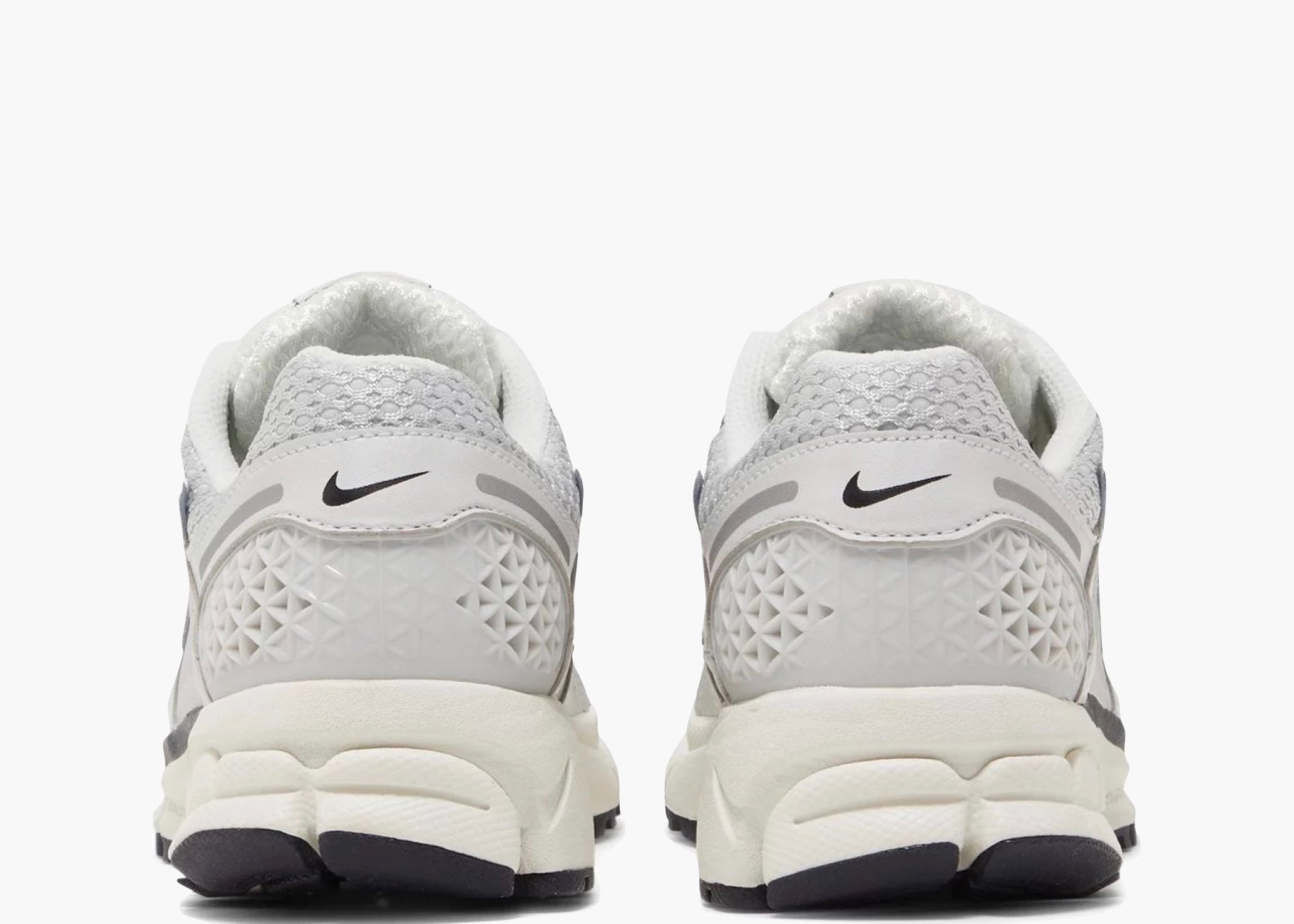 Nike Zoom Vomero 5 Photon Dust Metallic Silver (W) FD0884-025 Hype Clothinga Limited Edition