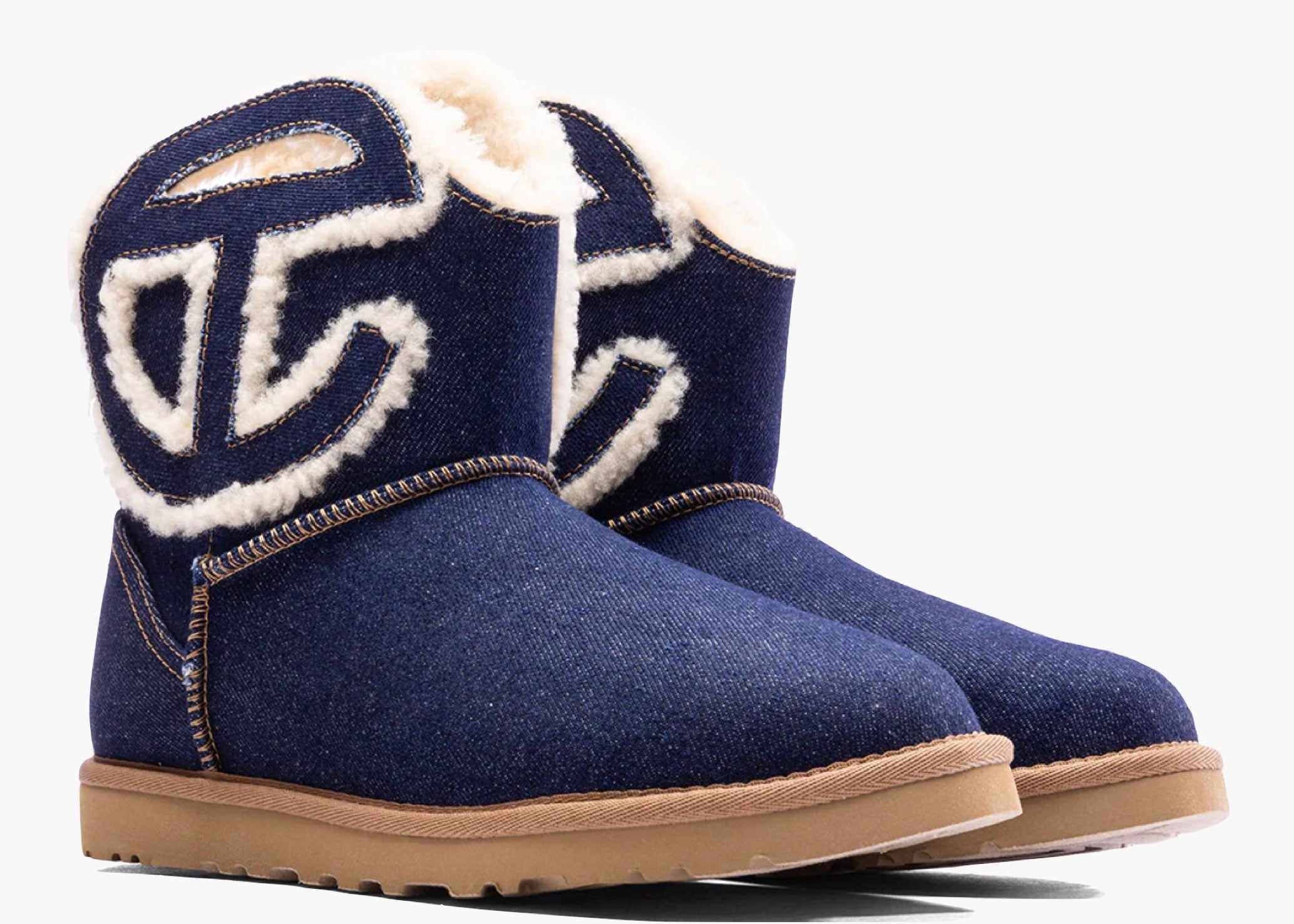 UGG x Telfar Logo Mini Denim 1152550-IDG Hype Clothinga limited edition..
