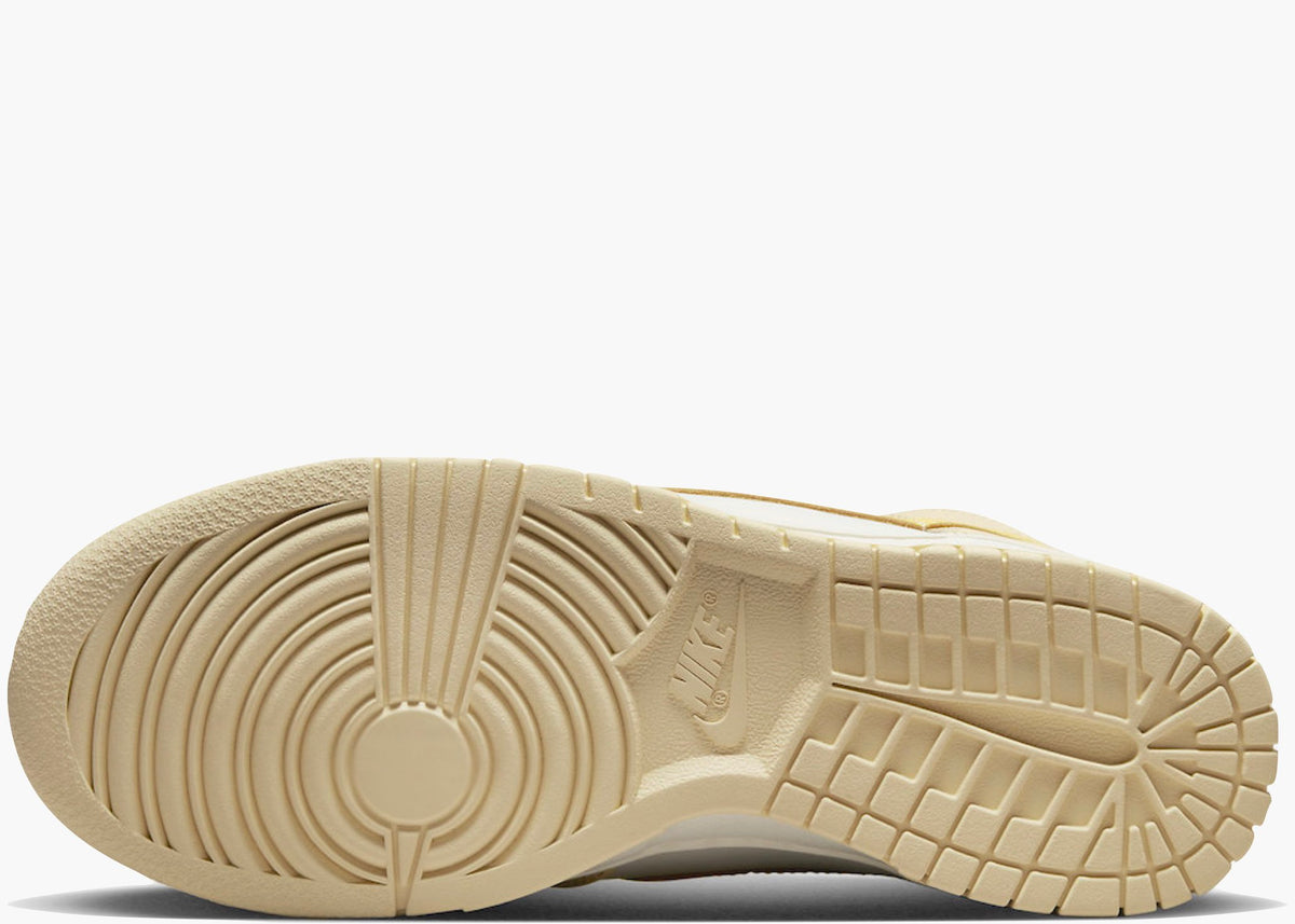 Nike Dunk High Pale Vanilla Topaz Gold (W)