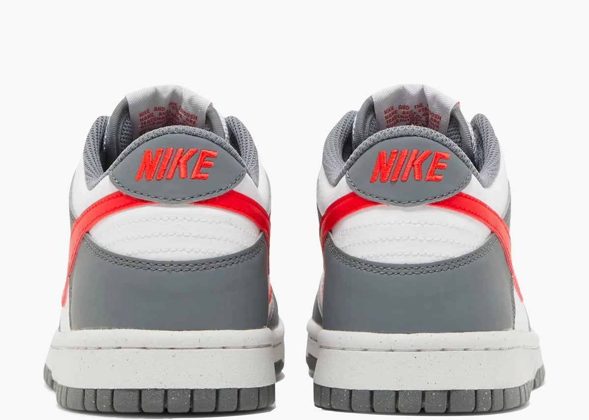 ‎Nike Dunk Low Next Nature Smoke Grey Light Crimson (GS)  FB8038-001 Hype Clothinga Limited Edition.