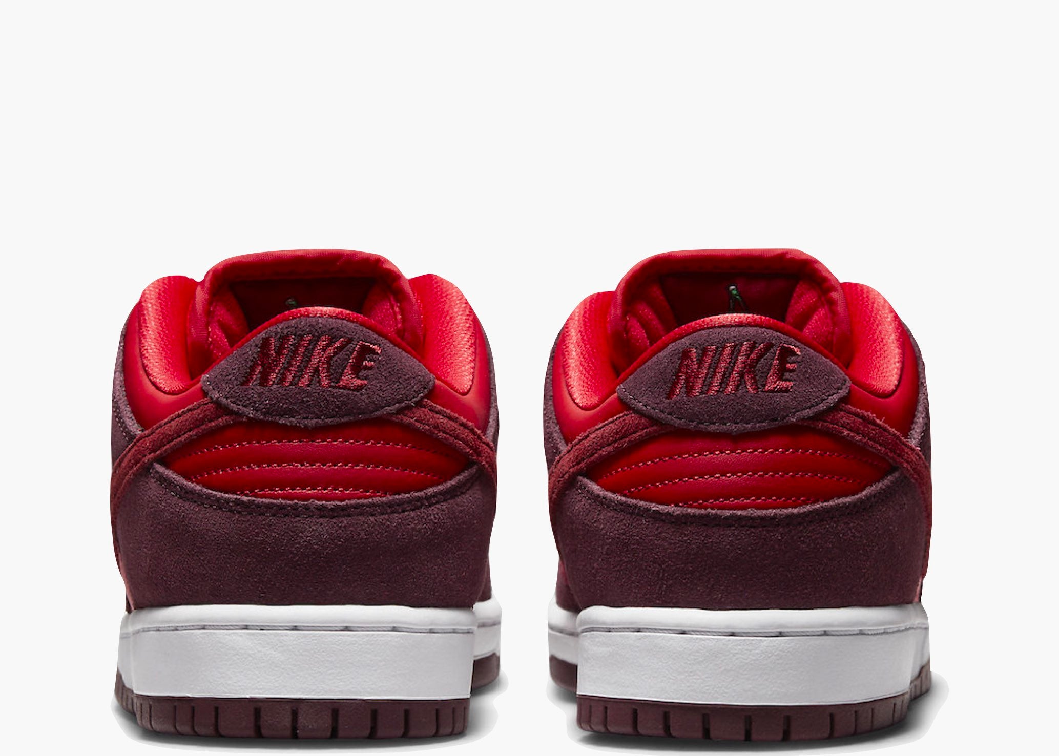 Nike SB Dunk Low
Cherry Hype Clothinga Limited Edition