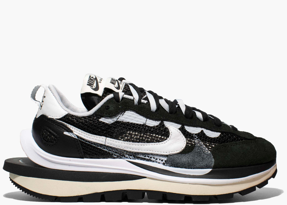 Nike VaporWaffle X Sacai Black White CV1363-001 Hype Clothinga Limited Edition..