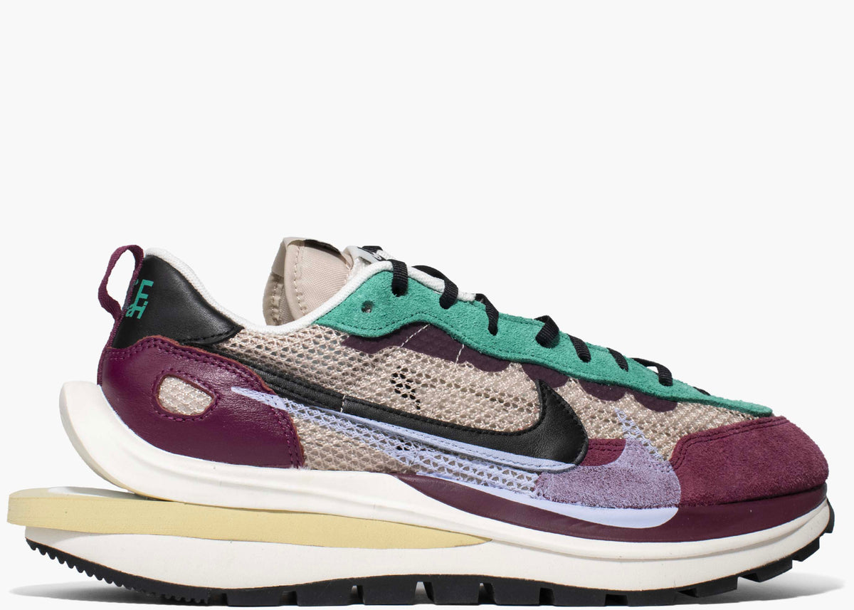 Nike Vaporwaffle sacai Villain Red Neptune Green DD3035-200 Hype Clothinga Limited Edition