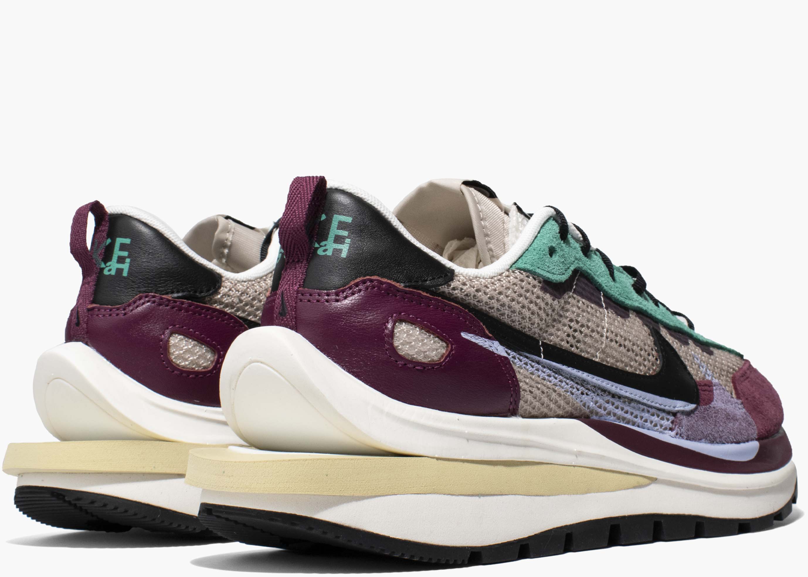 Nike Vaporwaffle sacai Villain Red Neptune Green DD3035-200 Hype Clothinga Limited Edition