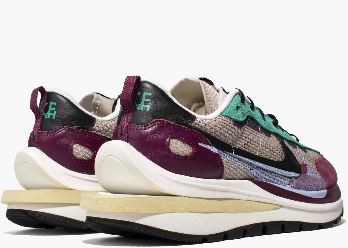 Nike Vaporwaffle sacai Villain Red Neptune Green DD3035-200 Hype Clothinga Limited Edition
