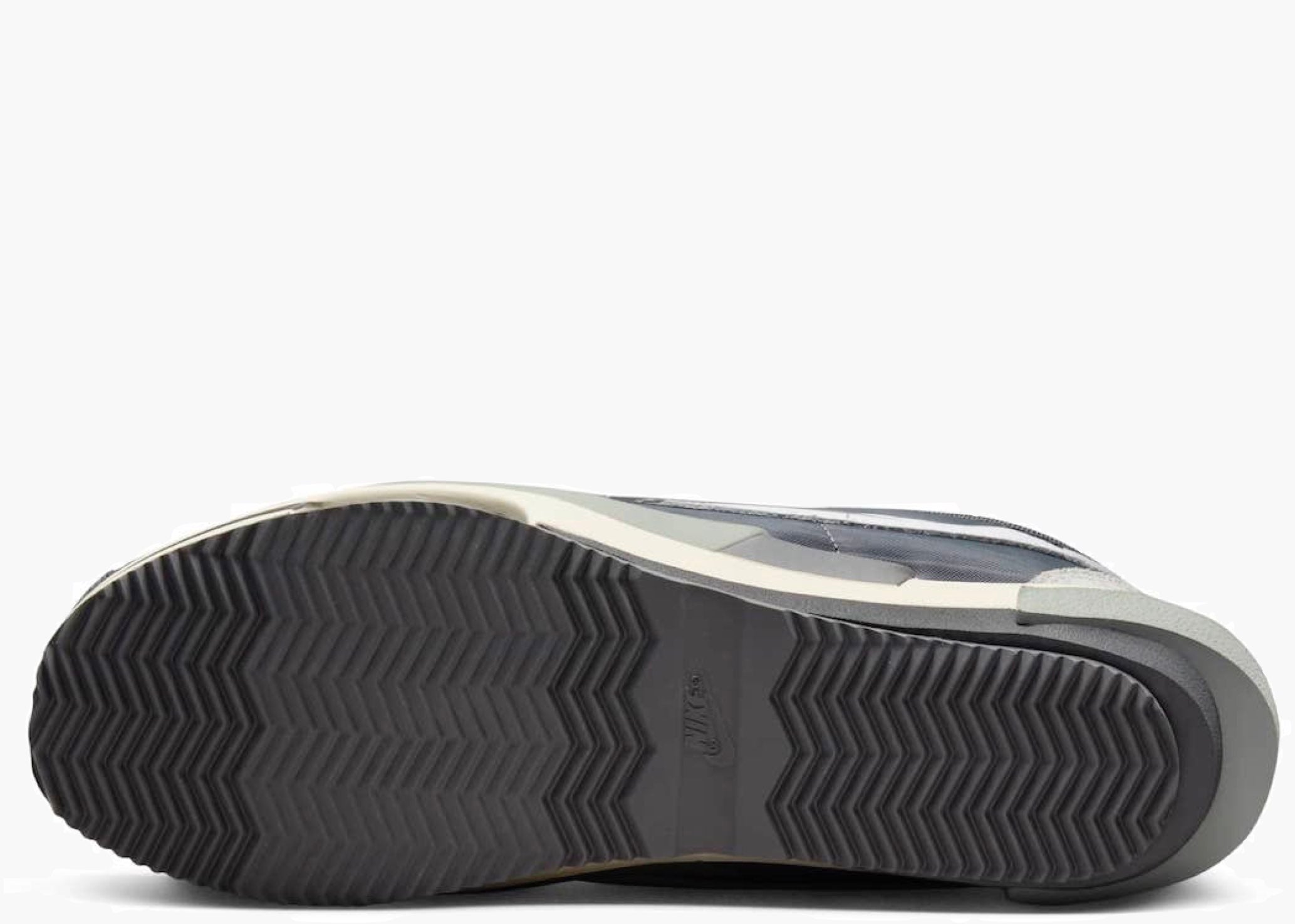  Nike Zoom Cortez SP sacai Iron Grey DQ0581-001 Hype Clothinga Limitd Edition